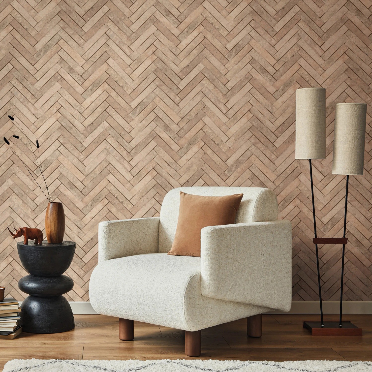 Beige Vliestapete mit Fischgrätmuster in Steinoptik von Marburg für moderne Wohnräume.
