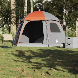 Grau-oranges Iglu-Familienzelt für 6 Personen beim Camping im Freien.