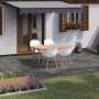 Verlegte Terrassenplatten Naturstein Lima Black 30x60. Gartengestaltung mit dunklen Terrassenplatten.