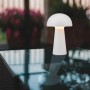Weiße Reality LED-Tischleuchte Lennon im Pilzdesign, dimmbar und spritzwassergeschützt.