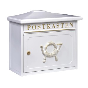 Weißer Burg Wächter Briefkasten Sylt 1883 mit Posthorn-Motiv.