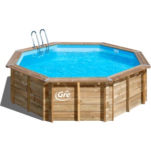 Achteckiger Gre Echtholzpool Violette 2, Ø 500 x 127 cm, mit Leiter und brauner Holzverkleidung.