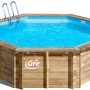 Achteckiger Gre Echtholzpool Violette 2, Ø 500 x 127 cm, mit Leiter und brauner Holzverkleidung.