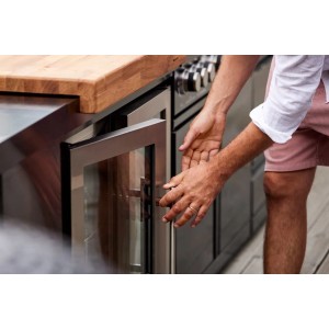 MyOutdoorKitchen Kühlschrank Black Collection mit zwei Türen, Teil einer Outdoorküche.