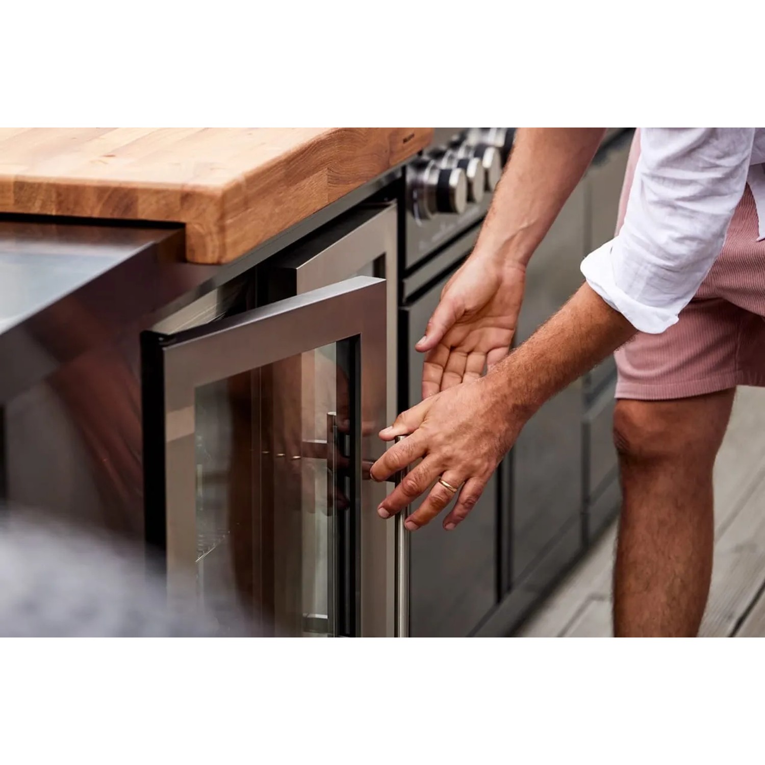 MyOutdoorKitchen Kühlschrank Black Collection mit zwei Türen, Teil einer Outdoorküche.