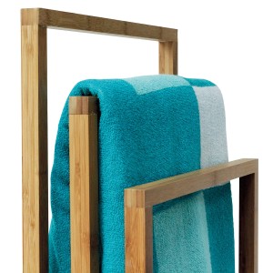 MSV Handtuchständer aus Bambus mit 3 Stangen und blauem Handtuch.