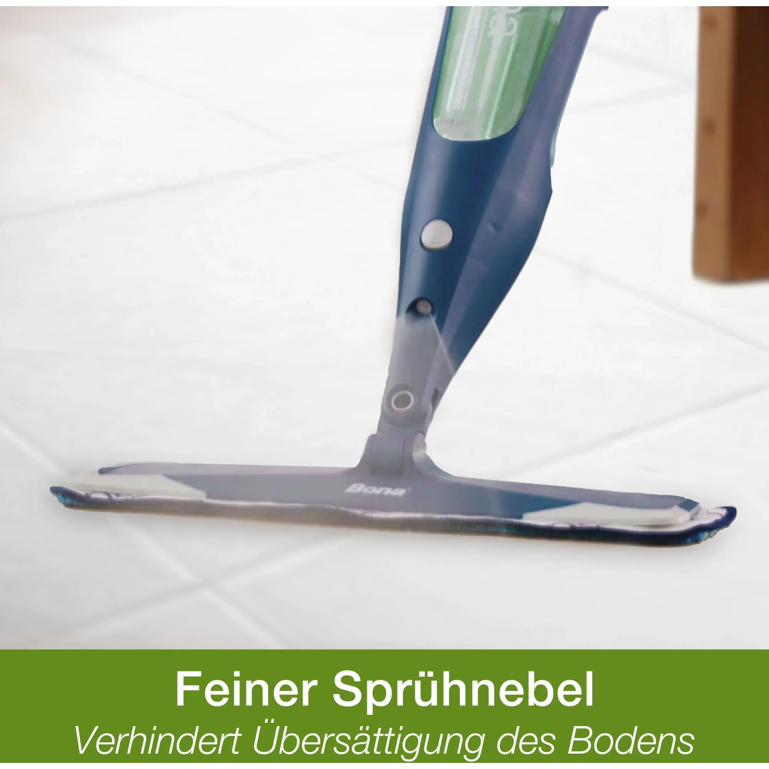 Bona Spray Mop für Hartböden mit Kartusche im Einsatz auf Fliesenboden.