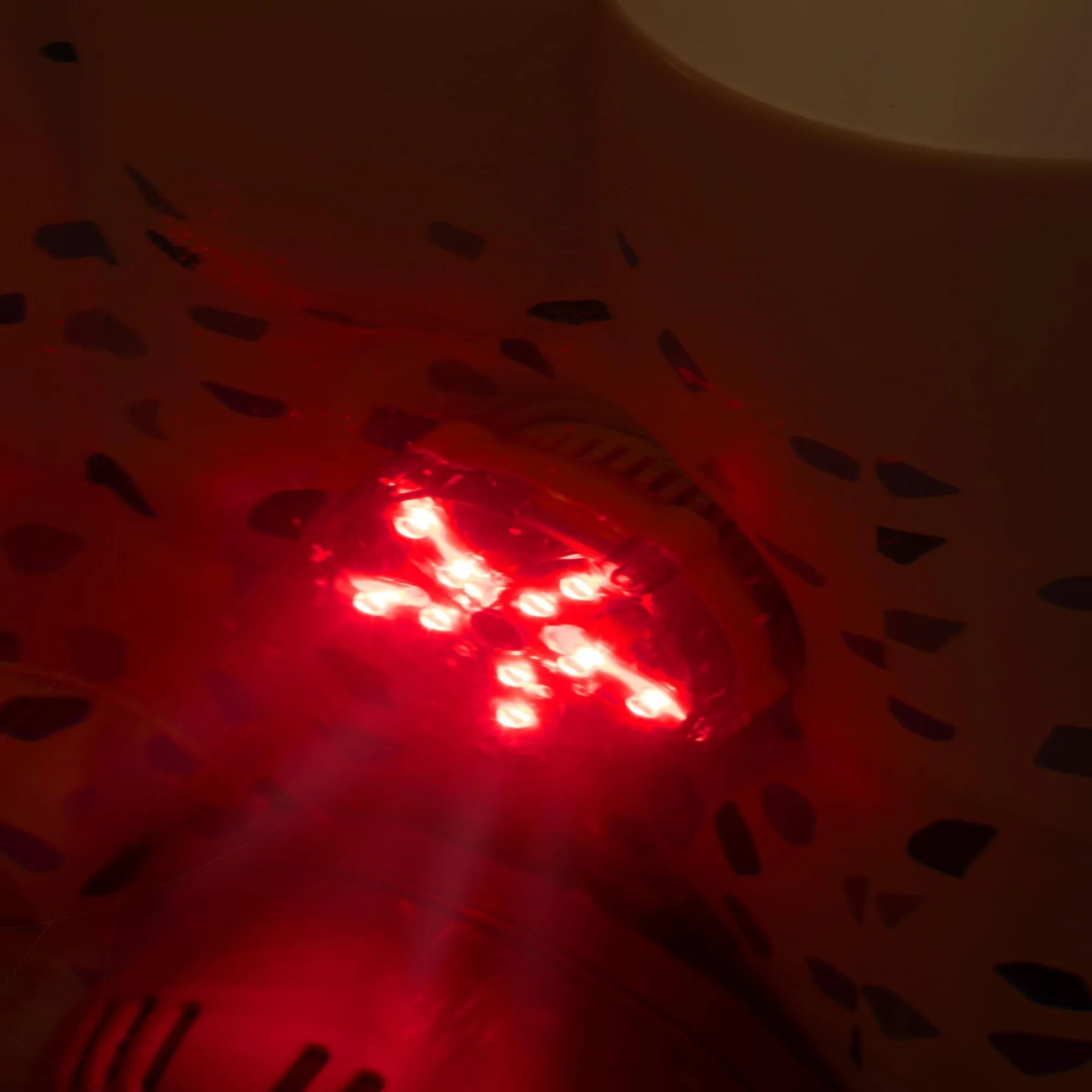 Bestway LED-Licht für Lay-Z-Spa Whirlpool, 7-farbig, rot leuchtend.