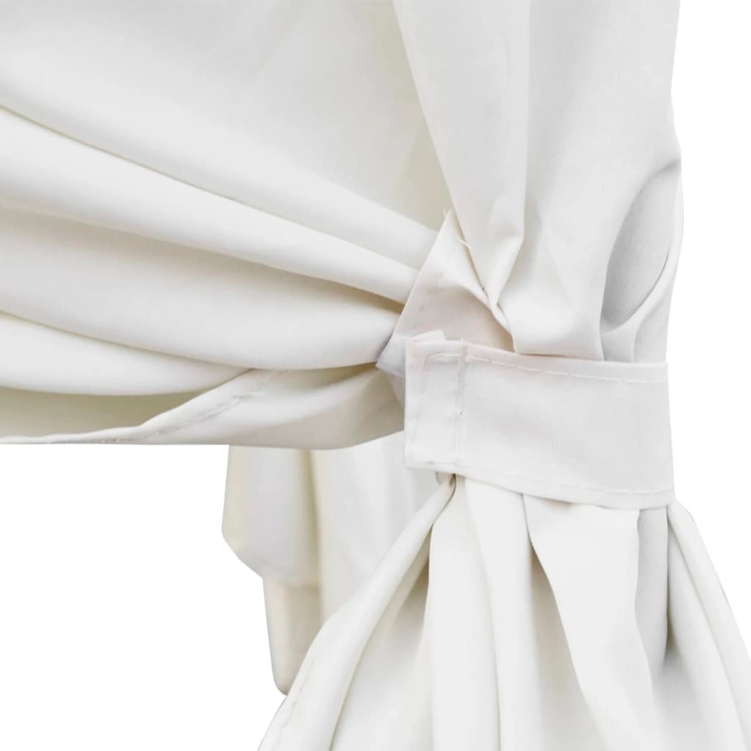 Detailaufnahme: Cremeweißer Vorhang am Outdoor-Loungebett.