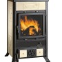 La Nordica Rosella Kaminofen, Keramik Panna, 8,8 kW. Zeitbrandofen mit Keramikverkleidung und Sichtscheibe.
