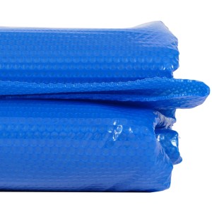 Gerollte, blaue MCW Pool-Abdeckung 8x4m (400µm) aus Polyethylen.