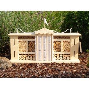 Dobar Insektenhotel Bausatz Weißer Palast aus Kiefernholz mit Füllmaterialien für Nützlinge.