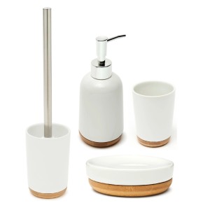 Weißes 4-teiliges Badset aus Keramik und Holz: Seifenspender, Toilettenbürste, Zahnputzbecher, Seifenschale.