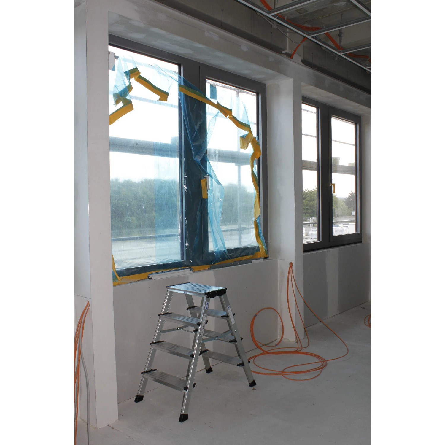 Krause Klapptritt Treppo, 4 Stufen, Aluminium, für Montagearbeiten im Innenbereich.