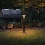 Paulmann LED-Pollerleuchte Plate Plug & Shine, anthrazit, im Garten mit warmem Licht.