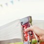 Rapid Handtacker R153 aus Stahl in Nutzung: Tacker zum Befestigen von Stoff.