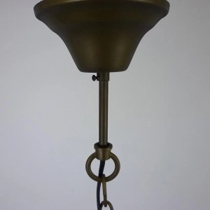 Detailaufnahme der Dapo Tiffany Pendelleuchte Chantal, 40cm, mit E27 Fassung und Metallhalterung.