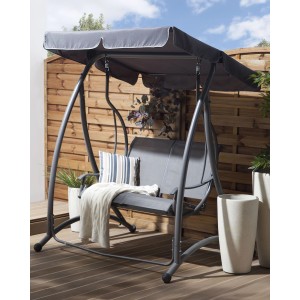 Dunkelgraue Hollywoodschaukel TESERO mit Sonnendach auf Holzterrasse. 2-Sitzer Gartenschaukel aus Stahl.