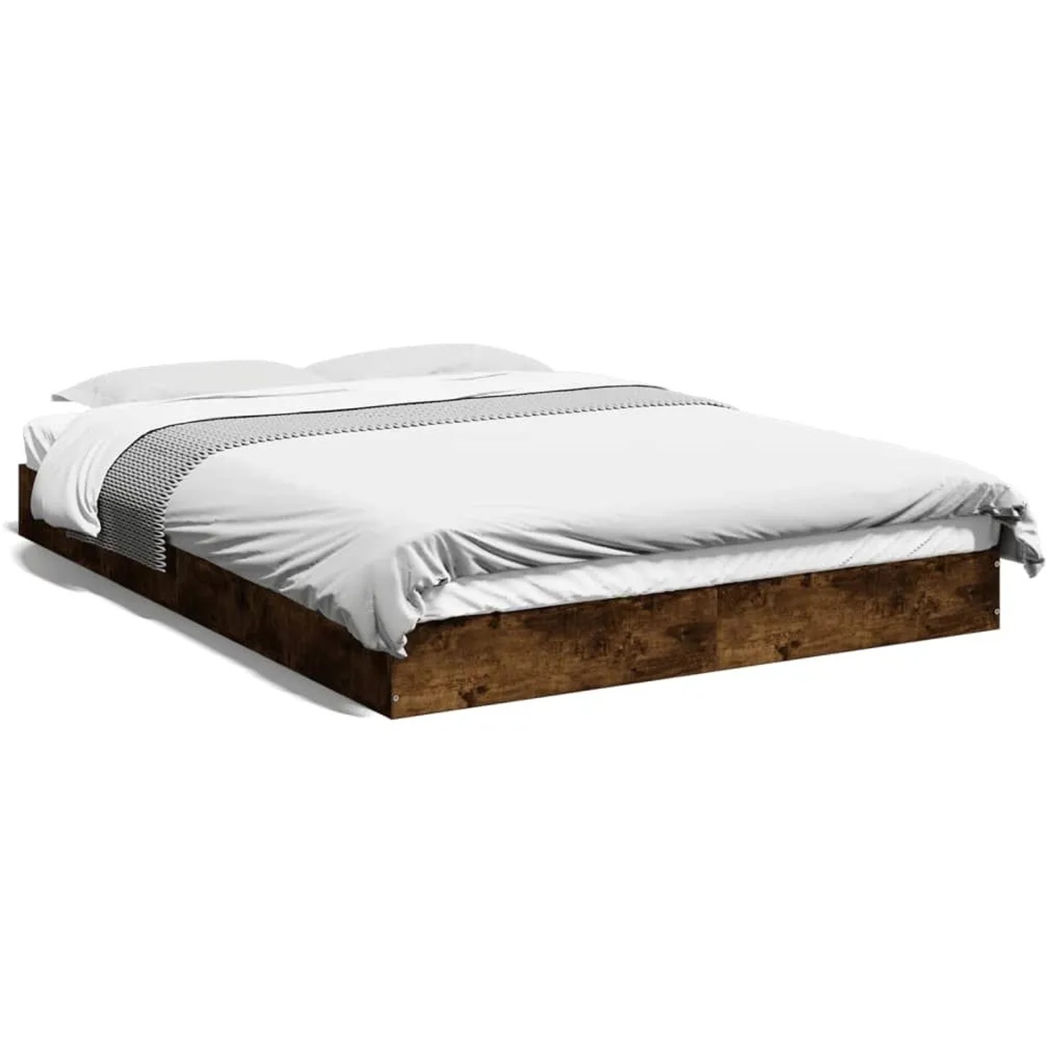 Modernes Bettgestell 140x200 cm in Räuchereiche aus Holzwerkstoff, mit weißer Bettwäsche. Ideal für Schlafzimmer.