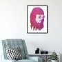 Komar Wandbild Grid Pink (30x40 cm) mit abstraktem Frauengesicht und Brille im schwarzen Rahmen.