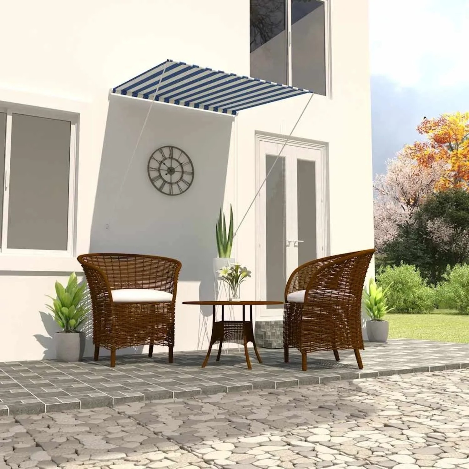 Einziehbare Markise in Blau-Weiß gestreift über einer Terrasse, spendet Schatten. Ideal für Sonnenschutz.