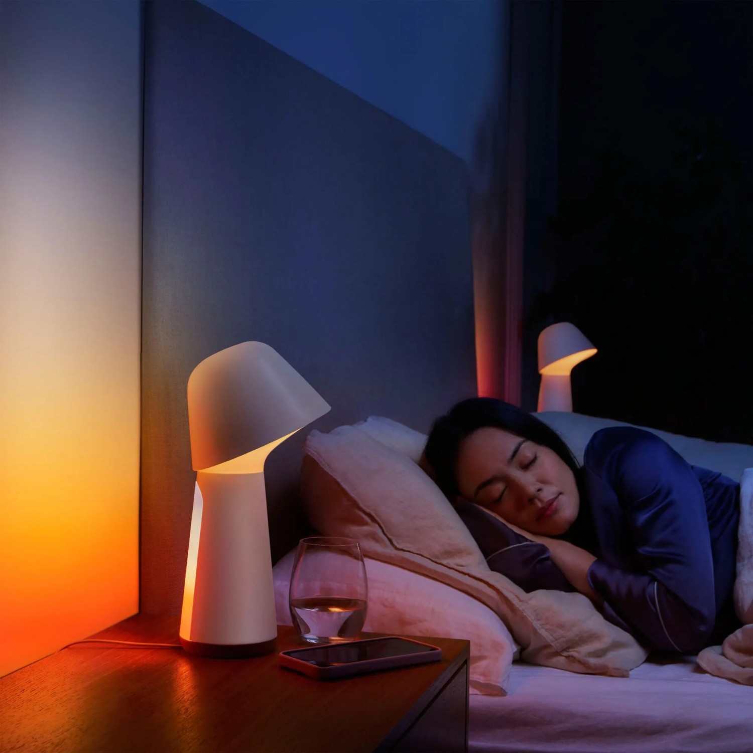 Philips Hue Smart-LED-Tischleuchte Twilight White & Color Ambiance Weiß_4