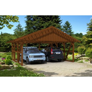 Skan Holz Carport Schwarzwald Nuss, Fachwerk-Bauweise mit zwei geparkten Autos.