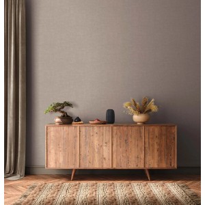 Beige-graue Bricoflor Vliestapete in Betonoptik mit Struktur im Wohnzimmer.