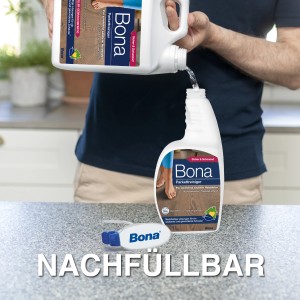 Bona Parkettreiniger Spray 1 l wird nachgefüllt. Reinigungsmittel für lackierte oder gewachste Böden.