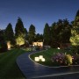 Beleuchteter Garten mit Paulmann Plug & Shine Außenbeleuchtungssystem und 24V Power Supply.