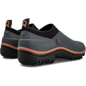 Robuster grauer Rouchette Clog Trial Gartenschuh mit schwarzer Profilsohle und braunen Details.