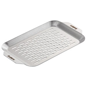 Enders Grillschale aus Edelstahl mit Löchern für Gemüse und Grillgut.