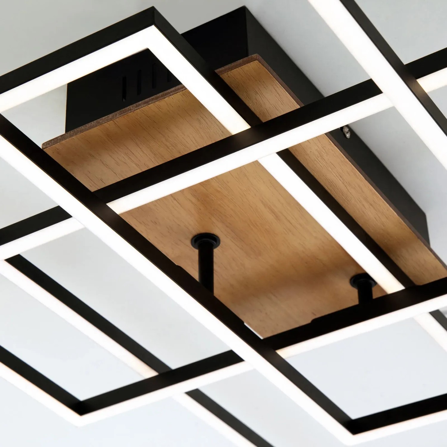 Moderne Brilo LED-Deckenleuchte Frame mit Holzdekor, dimmbar und mit Fernbedienung.