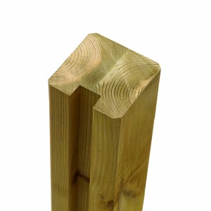 Detailansicht Zaunpfosten aus Leimholz Kiefer, druckimprägniert, mit Nut für Zaunelemente.