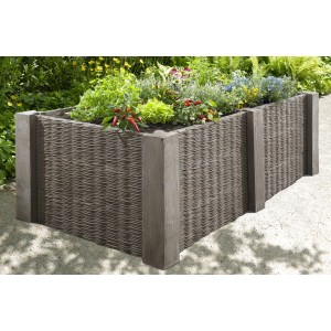 Beet-Pfosten Antik in Holzoptik mit Weidengeflecht-Beeteinfassung und Bepflanzung.