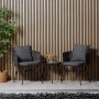 Graues Homestyle4u Gartenmöbel Set: Zwei Stühle mit Rattanoptik, bequemen Kissen und runder Beistelltisch für Balkon/Terrasse.
