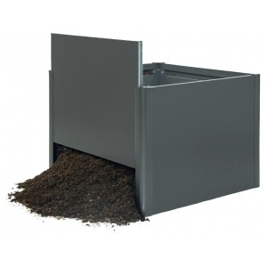 Biohort Metall-Hochbeet, dunkelgrau-metallic, mit geöffneter Seite und Erde davor.