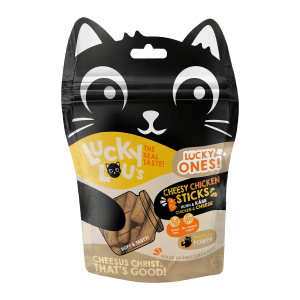Lucky Lou Katzen-Trockenfutter Sticks mit Käse & Huhn, 50g Packung im Katzen-Design.