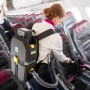 Kärcher Akku-Rucksacksauger BVL 5/1 Bp im Einsatz in einem Flugzeug.
