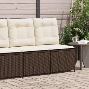 Brauner Poly Rattan Gartensessel mit cremeweißen Kissen. Gartenstuhl mit Liegefunktion für Terrasse.