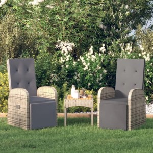 Zwei graue Furnicato Gartenliegen aus Polyrattan mit Kissen im Garten.