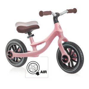 Globber Go Bike Elite Air Laufrad in Pastellrosa mit 10 Zoll Luftreifen und verstellbarem Sattel.