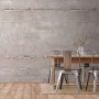 Fototapete Betonoptik Grau/Creme-Weiß im Raum mit Tisch und Stühlen.