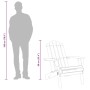 Größenvergleich: Adirondack-Gartenstuhl aus Akazienholz (90 cm) neben einer Person (180 cm).