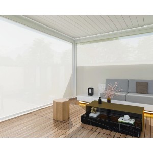 Weißes Weide Sonnenrollo für 4 m Pergola, geschlossen, für Sonnenschutz und Privatsphäre.
