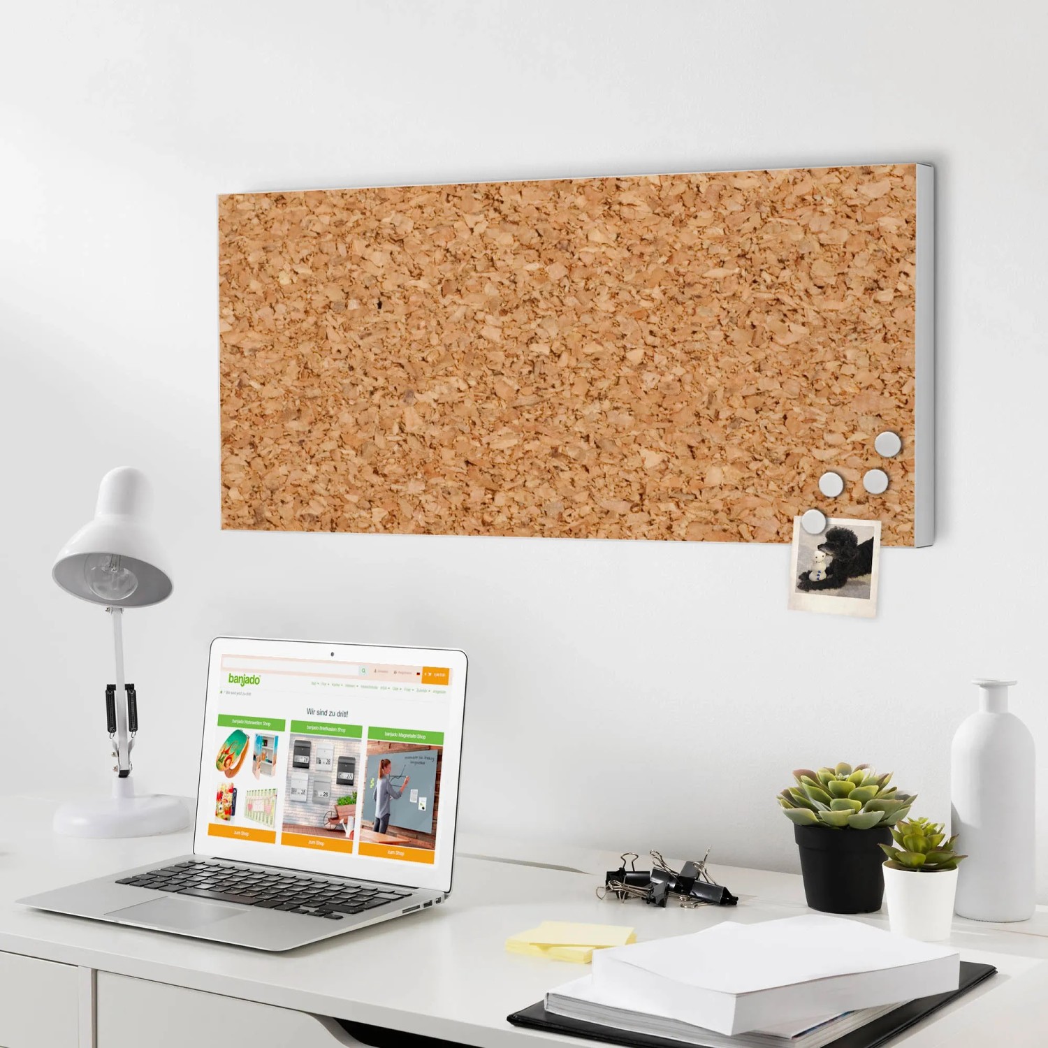 Banjado Magnettafel 78x37cm mit Kork-Motiv, weiße Magnetwand aus Metall inkl. 4 Magnete.