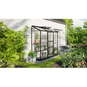 Vitavia Gewächshaus Ida 1300, schwarzes Anlehngewächshaus mit Pflanzen im Garten.