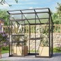 Vitavia Gewächshaus Palma 3250, schwarzer Rahmen, Glas und Hohlkammerplatten, mit Pflanzen im Garten.