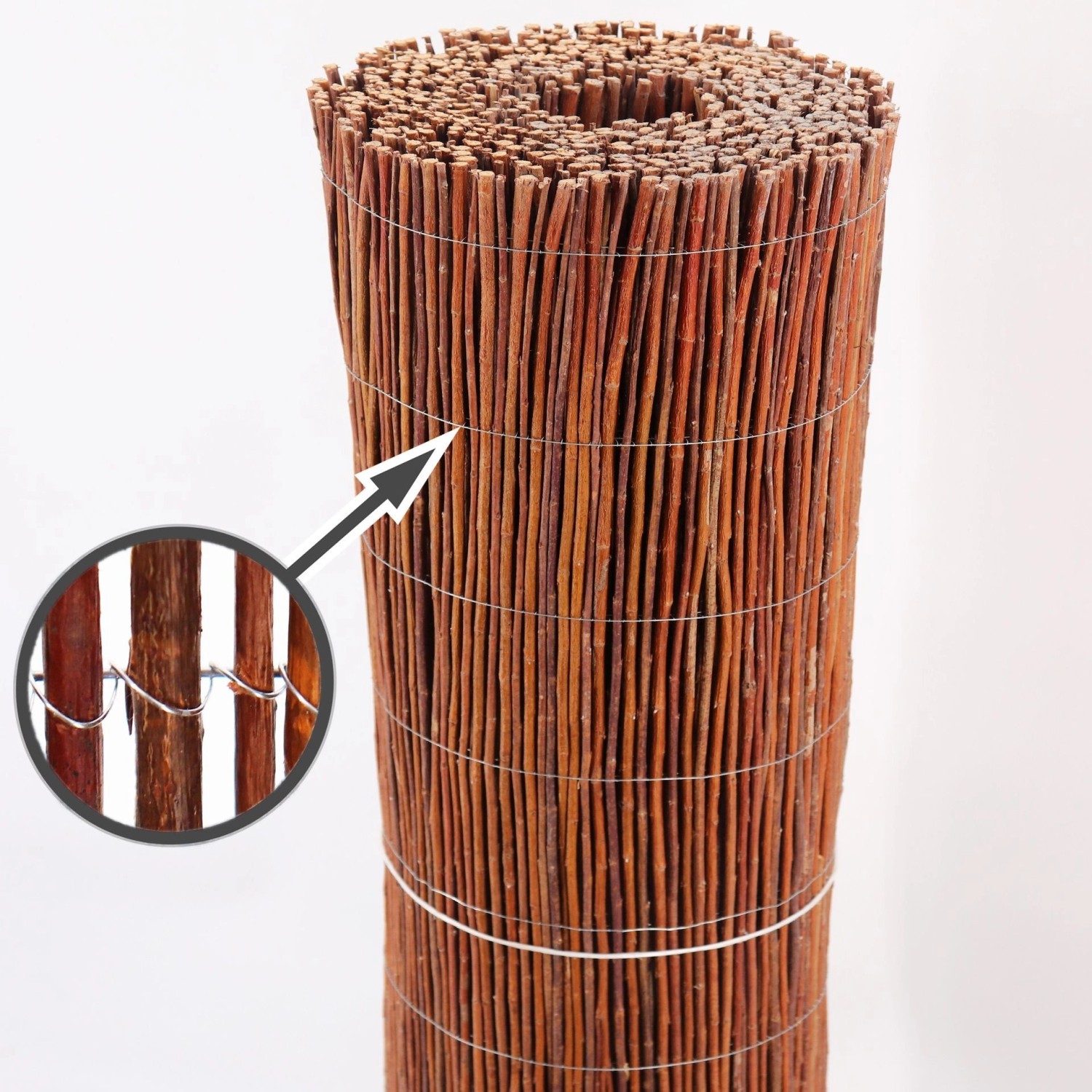 Aufgerollte Aquagart Weidenmatte 150cm hoch als Sichtschutz für Garten und Zaunbau.