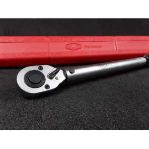 Famex Drehmomentschlüssel (40-210 Nm) mit rotem Koffer. Werkzeug für präzises Anziehen von Schrauben.